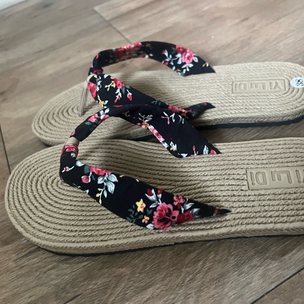 ⚫️Floral Espadrille Flip Flops
